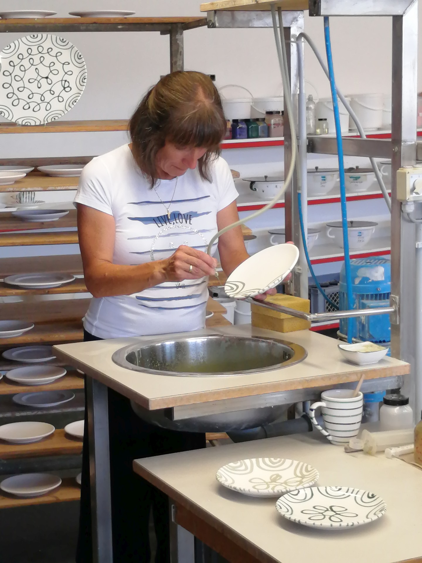 KFB Ausflug / hhirsch/pfarreottnang Ausflug zur Grünen Erde in Pettenbach und Gmundner Keramik in Gmunden