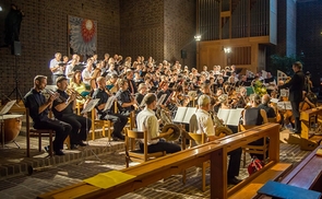 In der Pfarrkirche St. Josef in Wels-Pernau findet das Abschlusskonzert der Chorsingwoche statt.