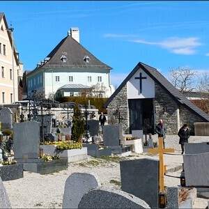 Gräber am Friedhof in Maria Neustift