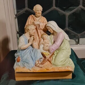 'Hl. Familie mit Hirte' ein Porzellanrelief im Nazarenerstil aus der Meißner Porzellanmanufaktur