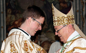 Bischof Ludwig Schwarz weiht P. Matthäus Kern zum Diakon