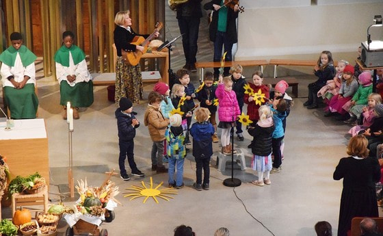 Erntedankfest - 8. Oktober 2017 / © Michael Rosenmayr mit den Kindern des Pfarrcaritas-Kindergartens