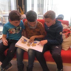 Kindergarten- und Volksschulkinder zu Besuch in der Bücherei