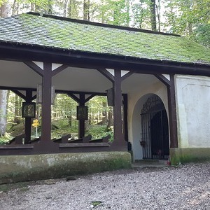 Konradbrunnen, Außenanschicht