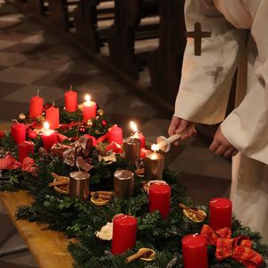 Adventkranzweihe 2022 in St. Quirinus