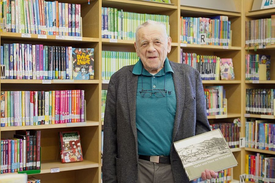 Hans Aichinger engagiert sich seit mehr als 60 Jahren  ehrenamtlich in der Bibliothek Mauthausen