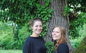 Die oö. Projektverantwortlichen Judith Zeitlhofer (r., Katholische Jugend OÖ) und Sarah Glatz (youngCaritas OÖ) freuen sich schon auf hunderte TeilnehmerInnen bei „72 Stunden ohne Kompromiss“. 
