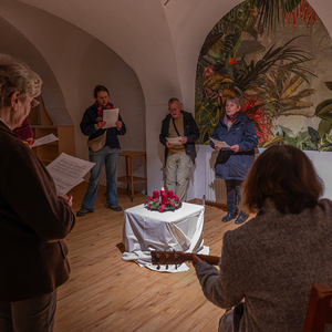 Lebendiger Adventkalender der Pfarre Kirchdorf an der Krems. Adventliche Besinnung - gemeinsam beten, singen und feiern. anschließend gemeinsam bei Tee wärmen und reden.