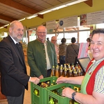 Bischofsvikar Willi Vieböck zu Besuch beim Salzkammergut-Bauernmarkt in Kleinreith