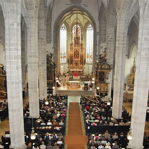 Trachtensonntag mit Ehejubilaren