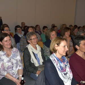 MODENSCHAU und Informationen über ökologisch und fair hergestellte Kleidung 