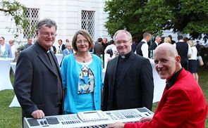 V. l.: Bischof Manfred Scheuer, die Direktorin von Pastorale Berufe Brigitte Gruber-Aichberger, Generalvikar Severin Lederhilger und Pianist Christian Fürst.