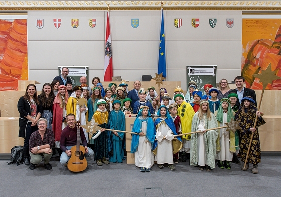 Österreichische SternsingerInnen im Parlament