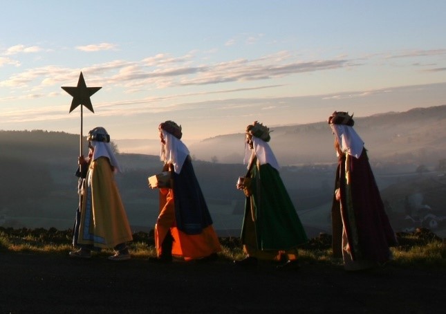 Sternsingen 2023: Millionen Schritte für eine gerechtere Welt