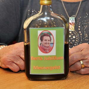 Berta Gradl 10 Jahre Mesnerin, Pfarre Franking