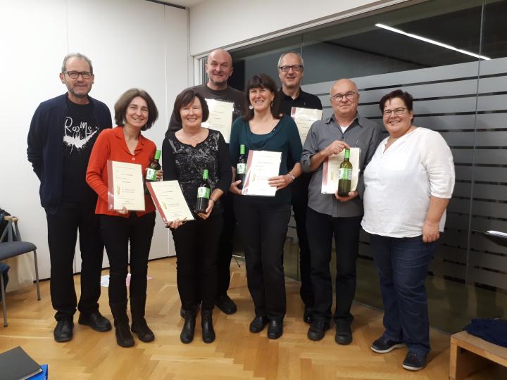 vlnr.: Andreas Hasibeder, Gerda Bauer, Ursula Geiser, Robert Mayer, Monika Steinmaurer, Erwin Steinmaurer, Klaus Geiser, Chorleiterin Carolin Landschützer, nicht am Bild: Margit Fellner