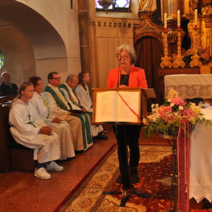 zur Sonntagsmesse in der Pfarrkirche