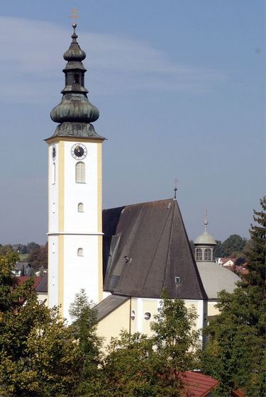 Pfarrkirche Peuerbach, Außenansicht                      