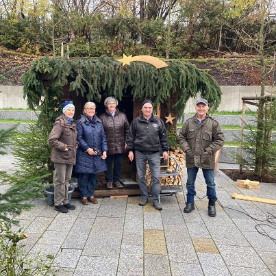 Weihnachtliche Gestaltung des Pfarrplatzes