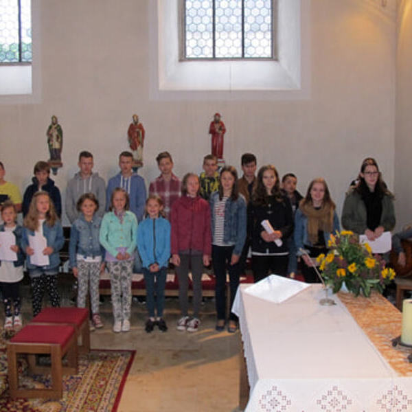 JS singt beim Gottesdienst