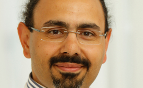 Prim. Dr. Kurosch Yazdi, Leiter des Klinikzentrums Psychiatrie am Neuromed Campus des Kepler-Universitätsklinikums