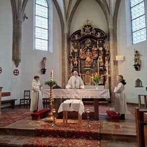 Diakon Johnny zelebriert den Wortgottesdienst.