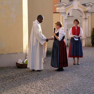 Maiandacht vor der Lourdesgrotte