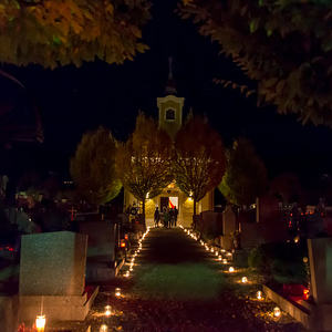 Impressionen vom Lichterweg in der Pfarre Kirchdorf/Krems bei der Nacht der 1000 Lichter.