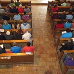 Spirituelle Wanderung zur Römerkirche in Aurachkirchen und Gottesdienst mit Bischof Manfred Scheuer