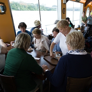 Kaffee und Kuchen am Schiff