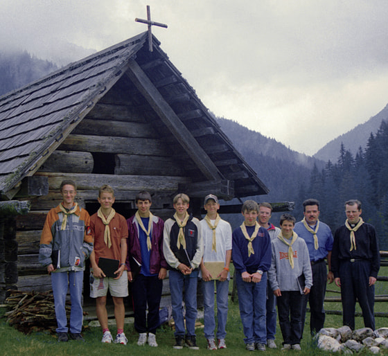 Almklausur Gruppenbild / Stephanusrunde vor der Nebenhütte, die zur Kapelle wurde