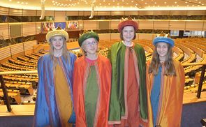 Sternsingerinnen aus Kirchdorf an der Krems im EU-Parlament
