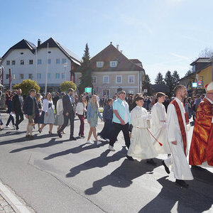 Festzug zur Kirche