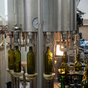 900Jahr Gregorius abfüllen in der Weinkellerei in Stift KremsmünsterFoto: Jack Haijes