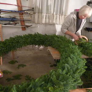 Adventkranzbinden der KFB Ottnang