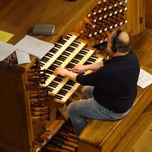 Heinrich Reknagel an der Rudigierorgel