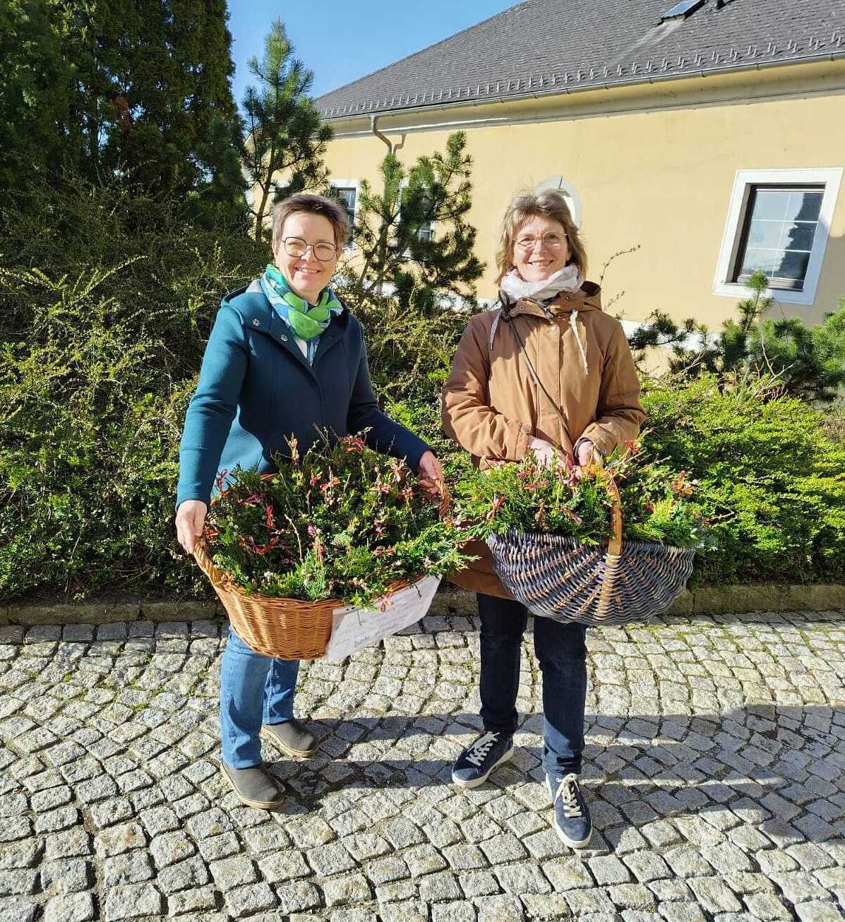 Die Palmbuschen wurden von den Goldhauben-Frauen zum Verkauf angeboten