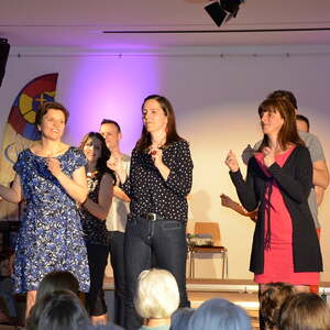 MODENSCHAU und Informationen über ökologisch und fair hergestellte Kleidung 