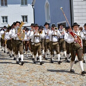 Einzug mit Musikkapelle