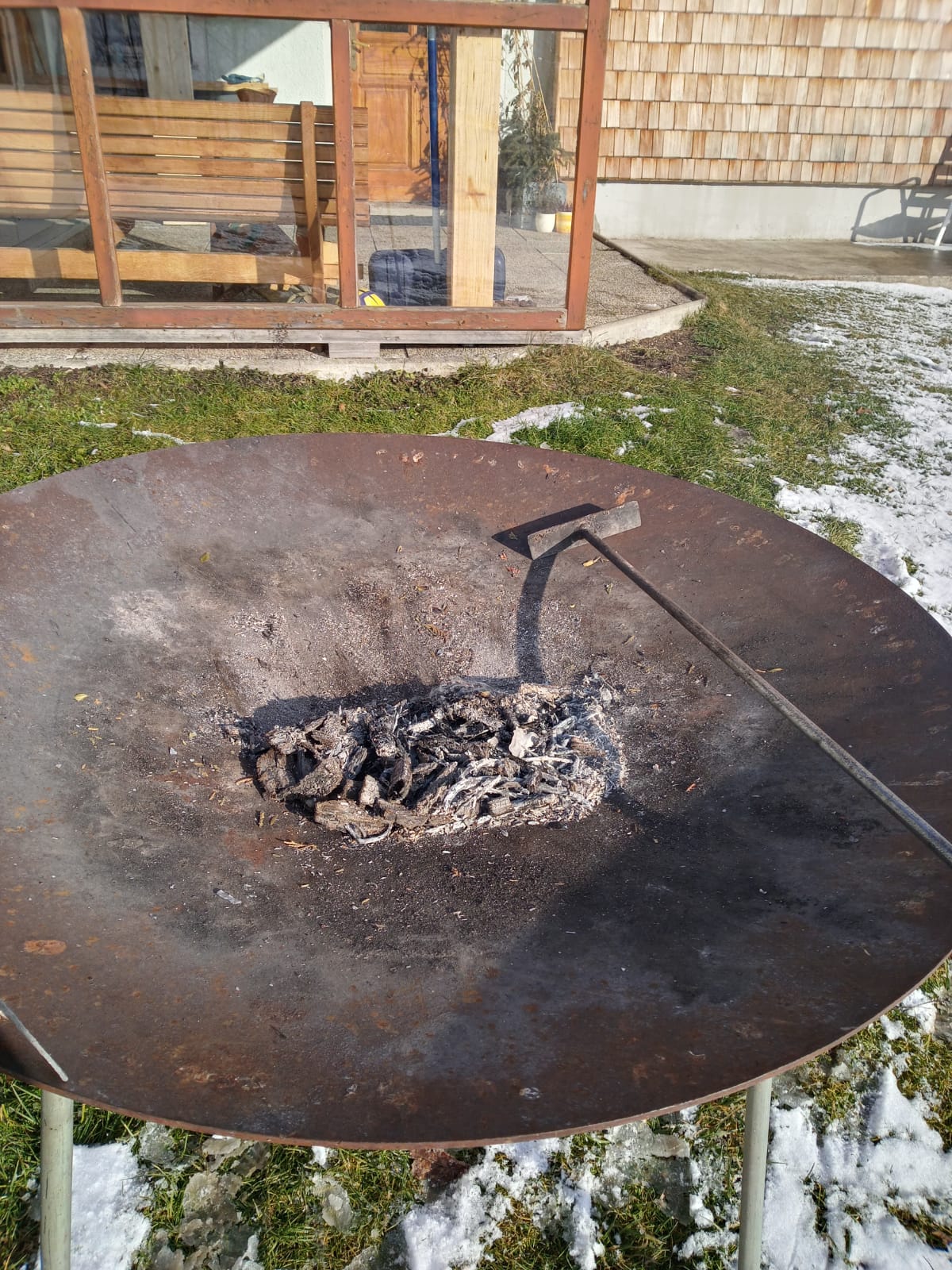 Aschemkreuz / Pfarre Ottnang Aschengewinnung fürs Aschenkreuz