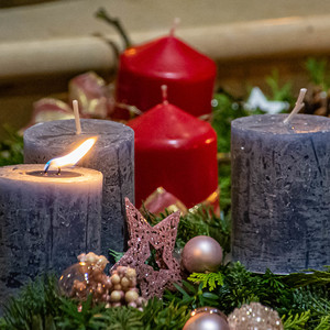 Adventkranzweihe in St.Peter/Hart sehr stimmungsvoll gestaltet