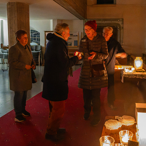 Adventlicher Gottesdienst um 6 Uhr früh bei Kerzenlicht