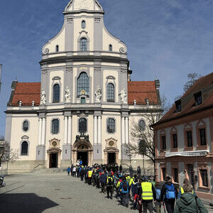 Einzug in die Basilika St. Anna