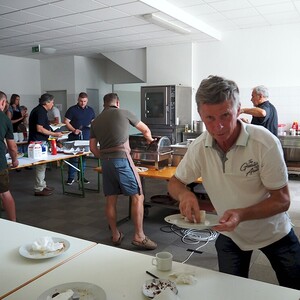 OLYMPUS DIGITAL CAMERA         