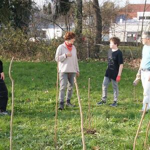 Wildheckenpflanzung auf der Pfarrwiese