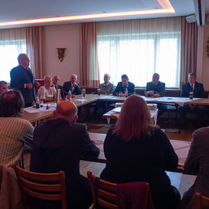 Festsitzung Gemeinderat Kopfing im Geburtshaus von Johann Nepomuk Hauser