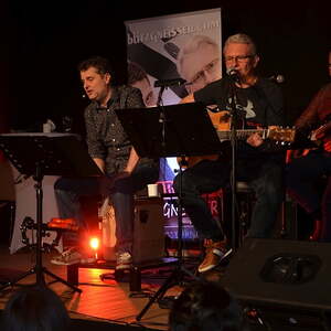  zwei restlos ausverkauften Vorstellungen vor einem begeisterten Publikum im Pfarrzentrum St. Stephanus