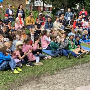 Begrüßungslied 'Hallo griaß di' mit Gebärden