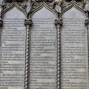 Nachbau der Tür (früher aus Holz) 