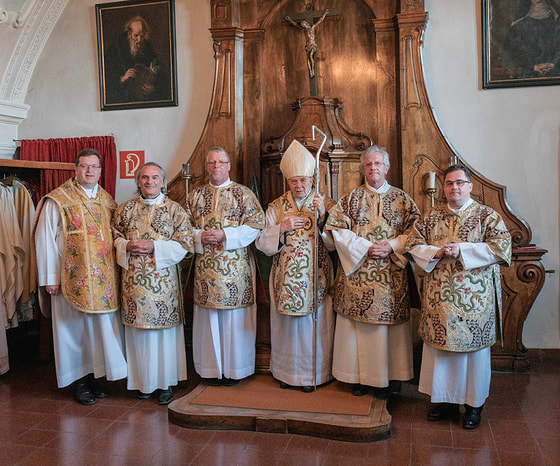 V.l. Abt des Stiftes Lambach P. Maximilian Neulinger, Diakon der Pfarre Lambach Dr. Christoph Schiemer, Diakon Br. Severin Großerohde, Bischof em. Maximilian Aichern, Diakon Mag. Friedrich Reischauer und Diakon Mag. Anton Birngruber